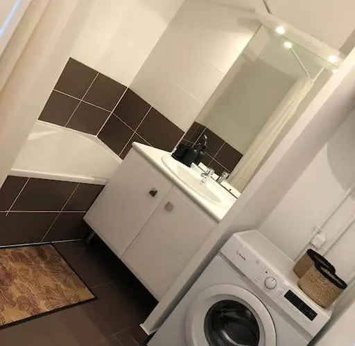 Cosy, Lyon, Avec Garage Prive Apartman